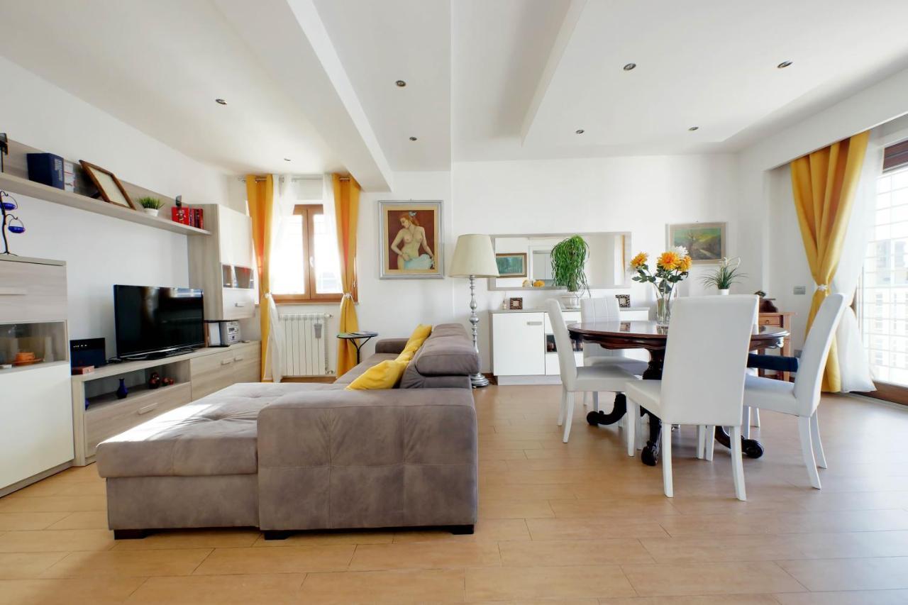 Chic Penthouse On Two Floors Rom