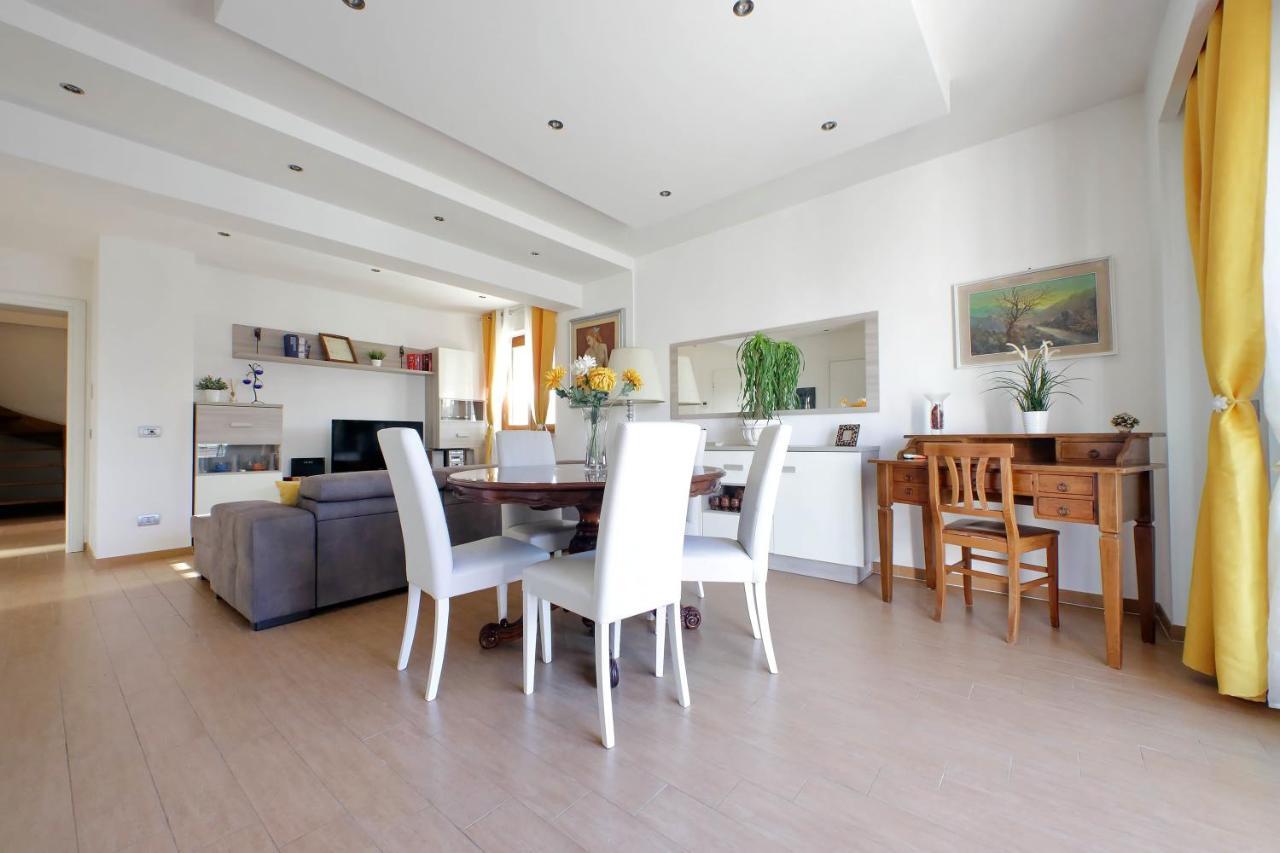 Chic Penthouse On Two Floors Rom